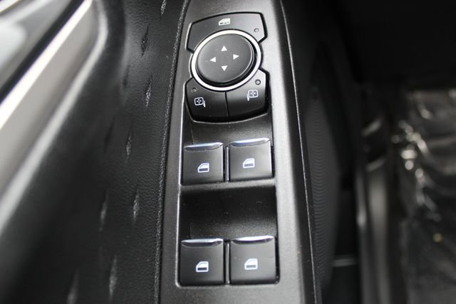 Used 2020 Ford Escape SE image 15