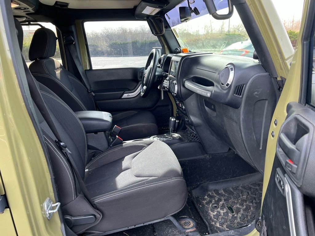 Used 2013 Jeep Wrangler Unlimited Sahara image 9