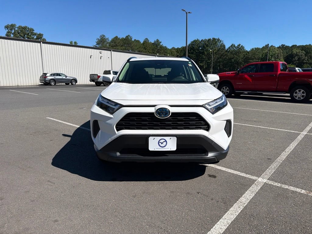 Used 2022 Toyota RAV4 XLE w/ Convenience Package AWD/4WD image 3