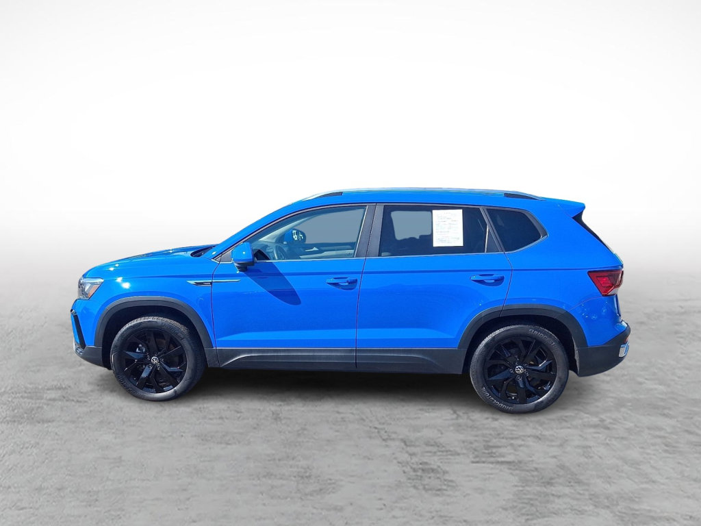 Used 2023 Volkswagen Taos SE w/ Panoramic Sunroof Package image 2