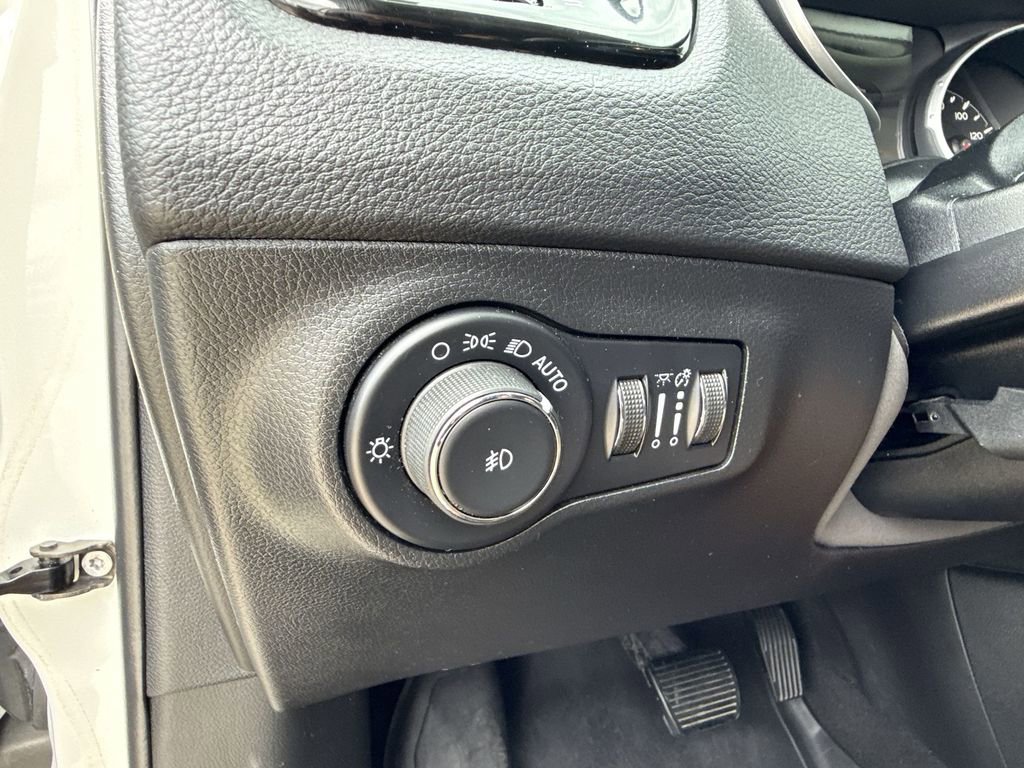 Used 2021 Jeep Compass Limited image 26