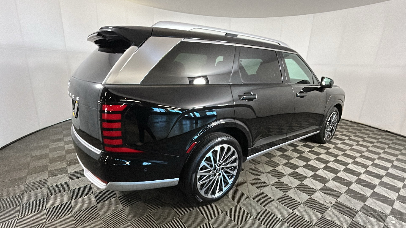 Used 2026 Hyundai Palisade Calligraphy FWD image 3