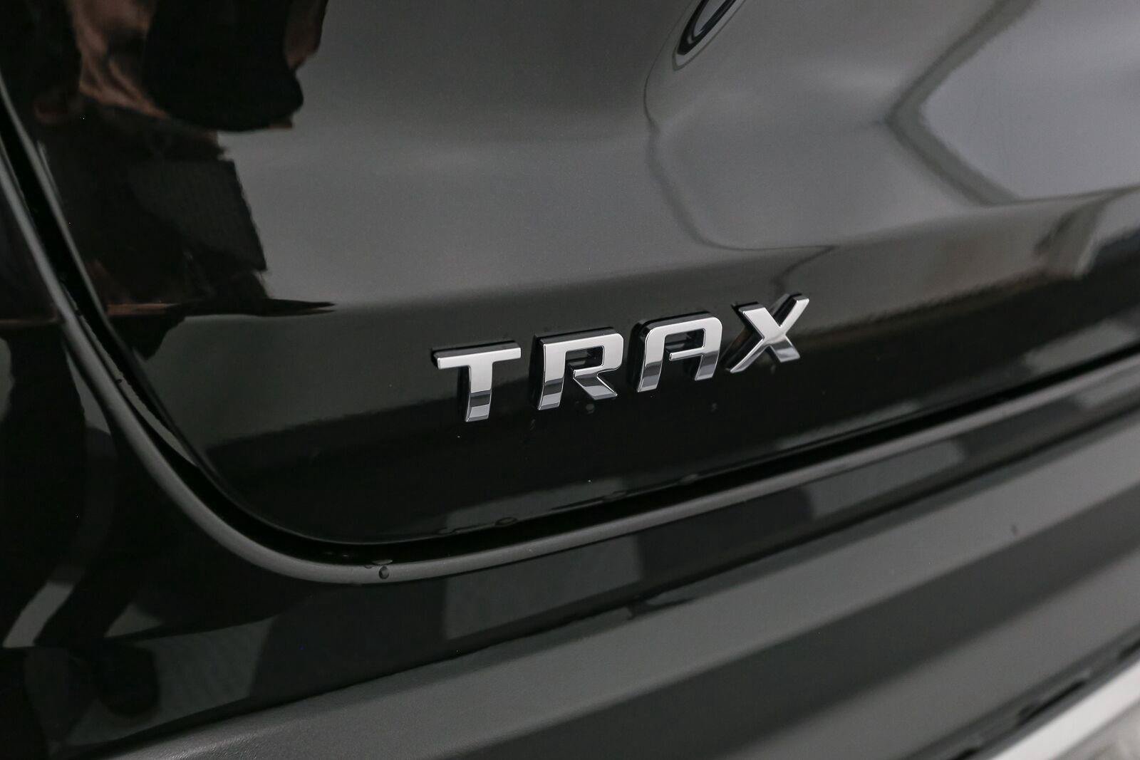 Used 2025 Chevrolet Trax LT FWD image 10