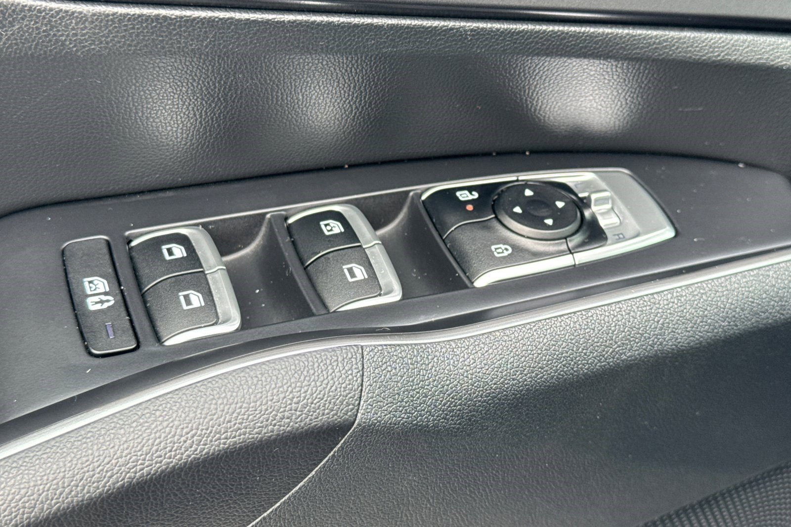 Used 2024 Kia Sorento S image 12