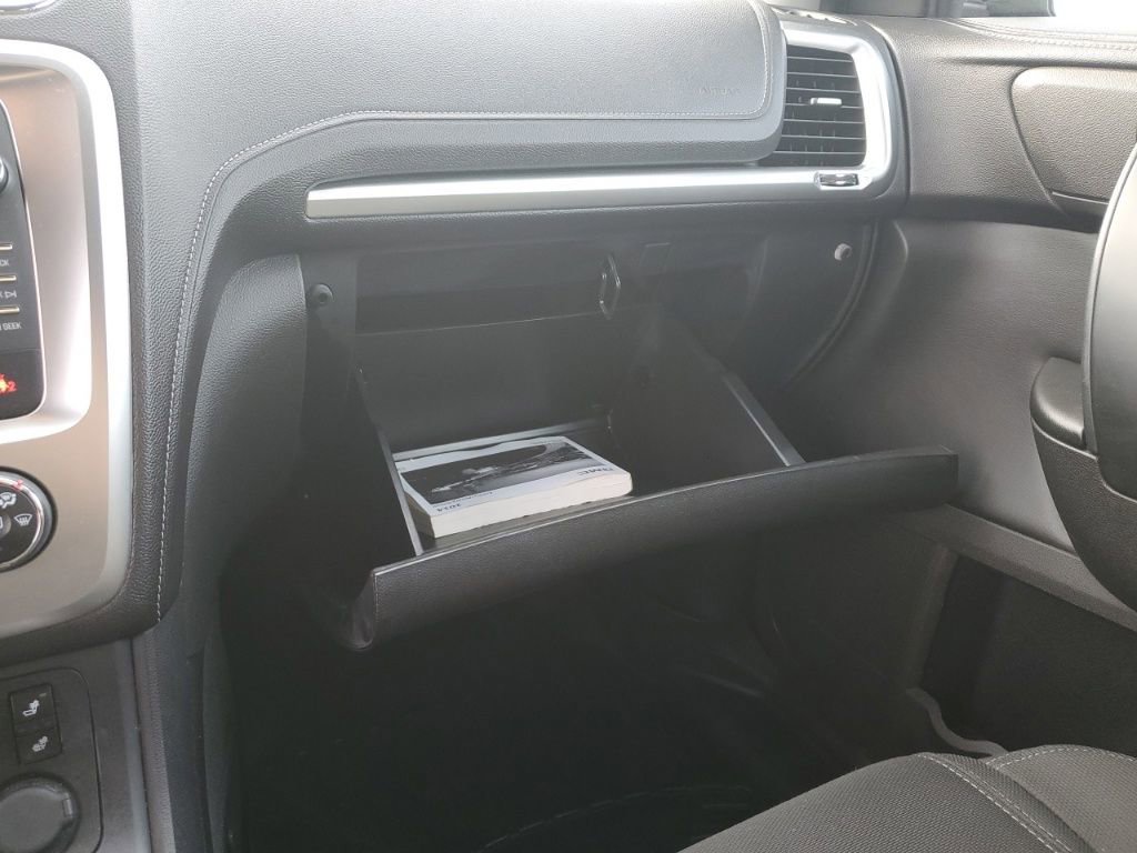 Used 2014 GMC Acadia SLE image 25