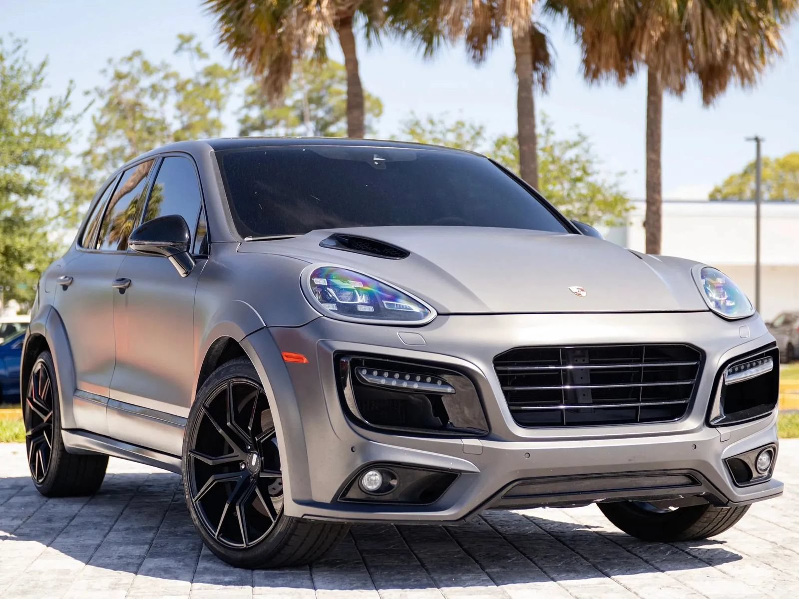 Used 2015 Porsche Cayenne Turbo AWD/4WD image 1