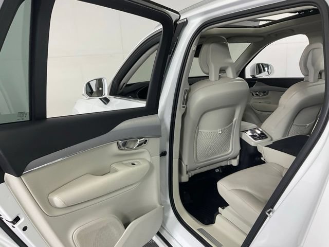 Used 2022 Volvo XC90 T5 Momentum w/ Protection Package Premier FWD image 28