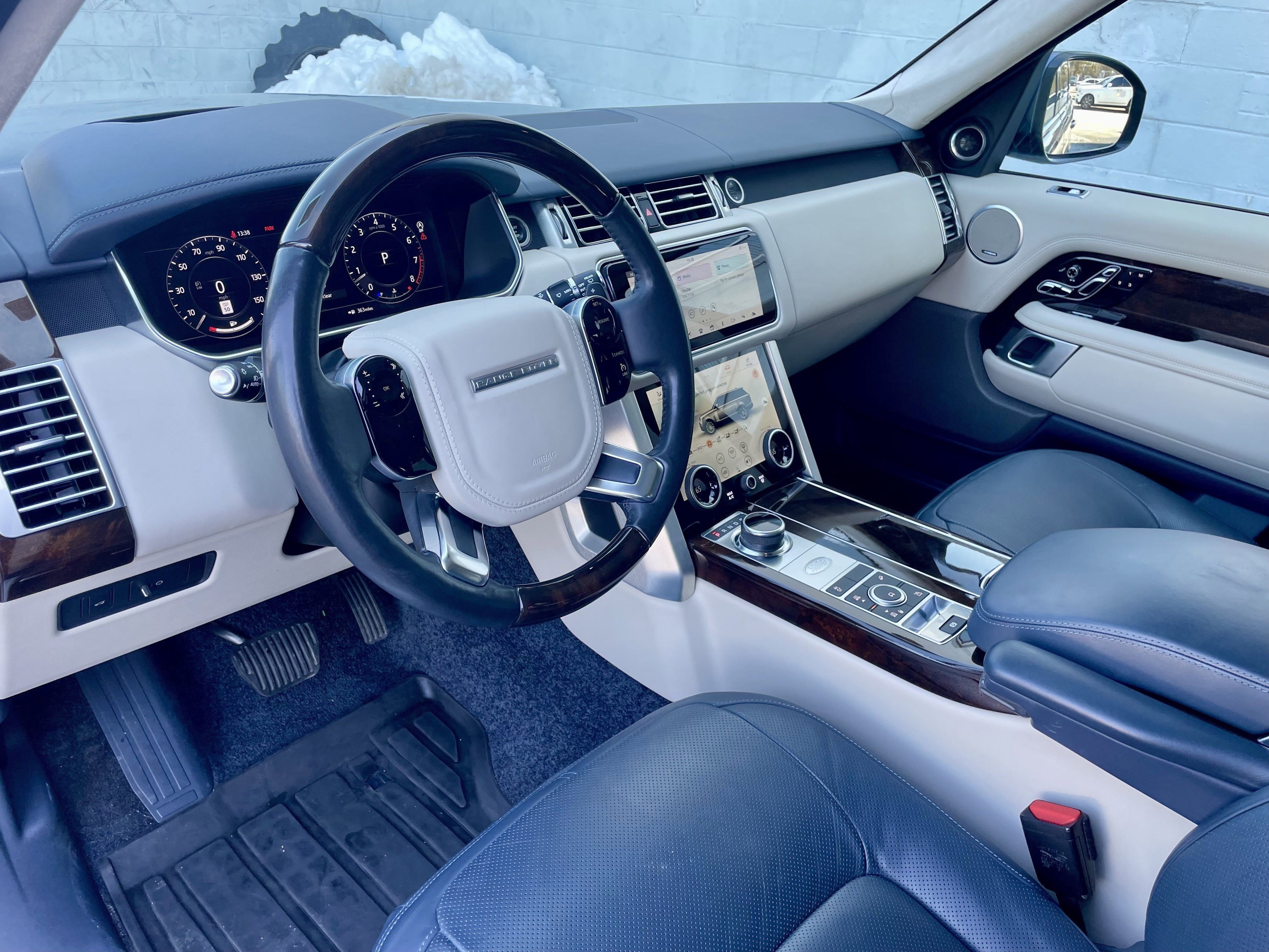 Used 2020 Land Rover Range Rover HSE image 13