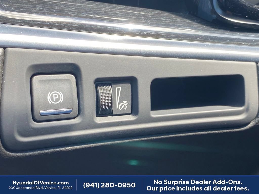Used 2025 Cadillac XT5 Premium Luxury FWD image 21