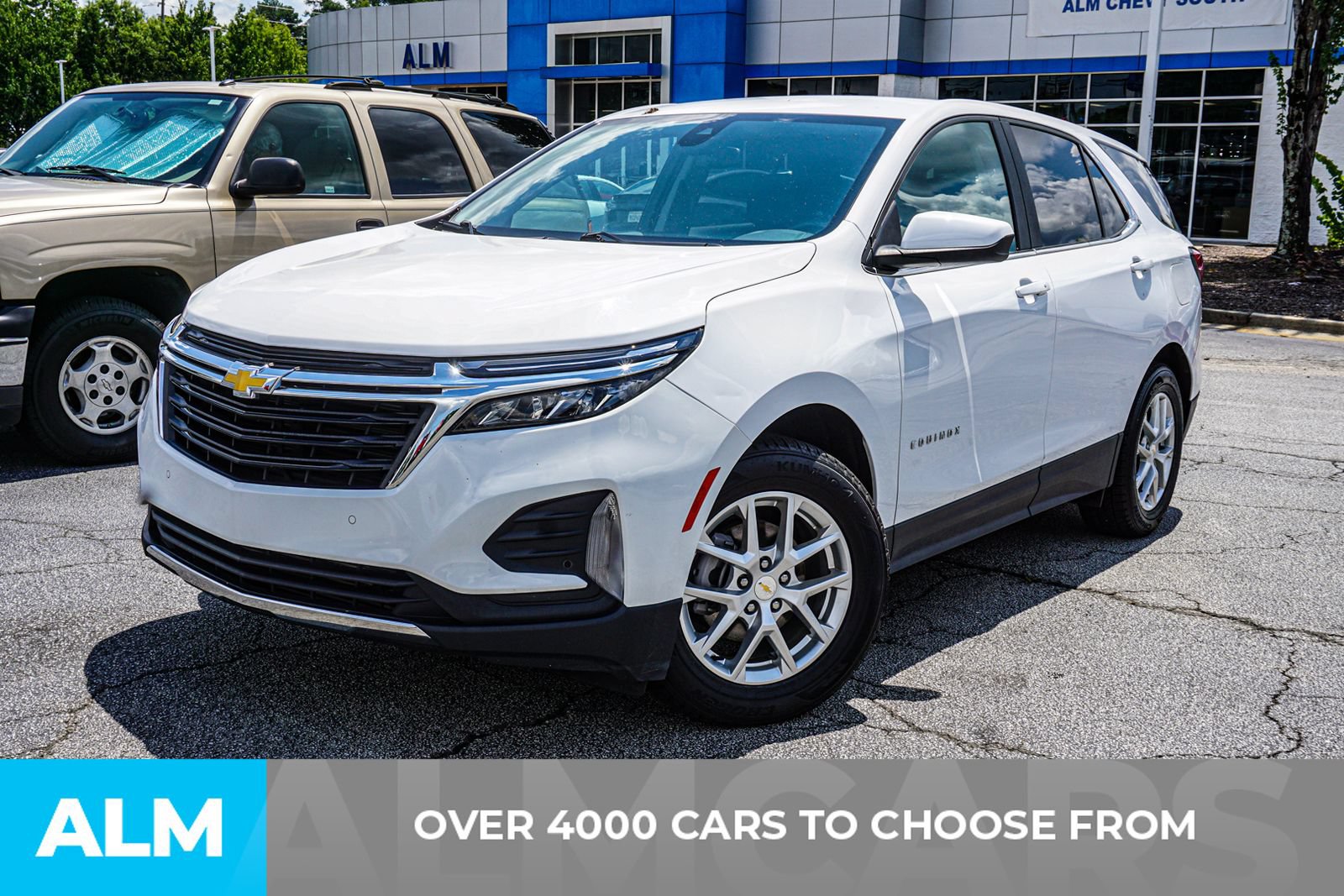 Used 2024 Chevrolet Equinox LT FWD image 2