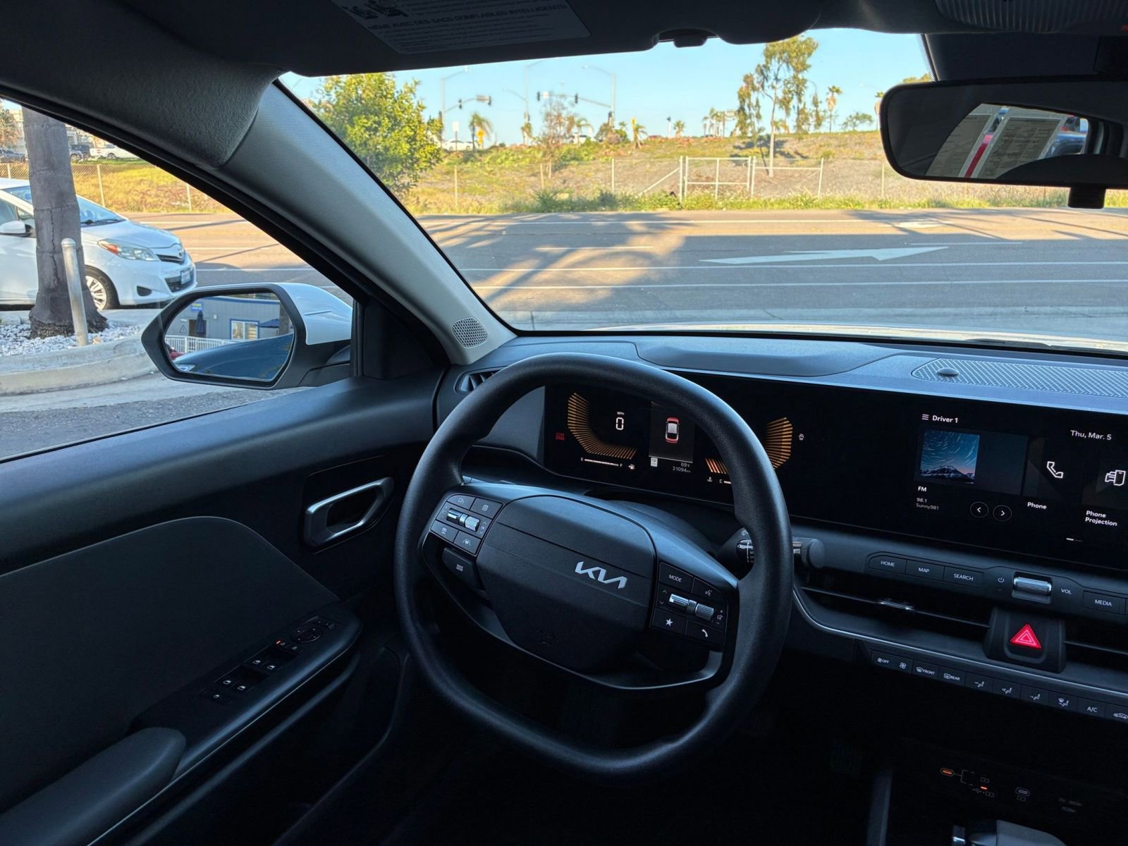 Used 2025 Kia K4 LXS image 33