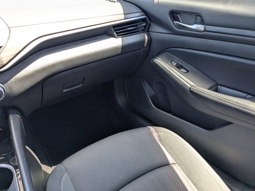 Used 2024 Nissan Altima 2.5 SV FWD image 16