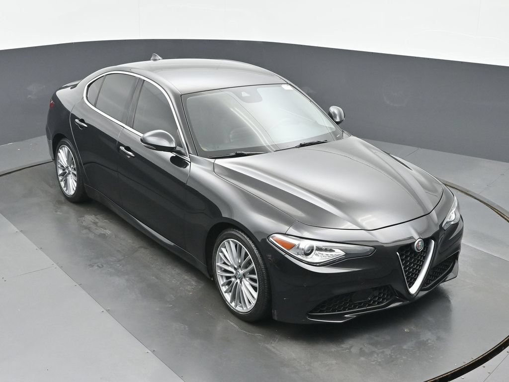 Used 2017 Alfa Romeo Giulia Ti w/ TI Lusso Light Wood Package RWD image 33