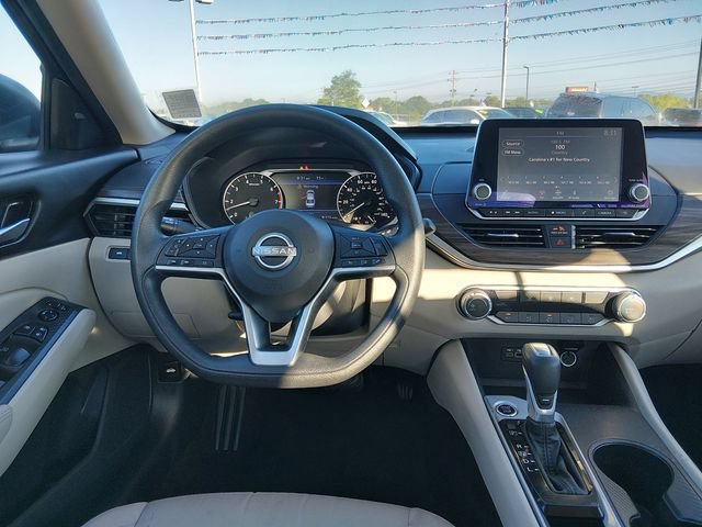 Used 2025 Nissan Altima 2.5 SV FWD image 10