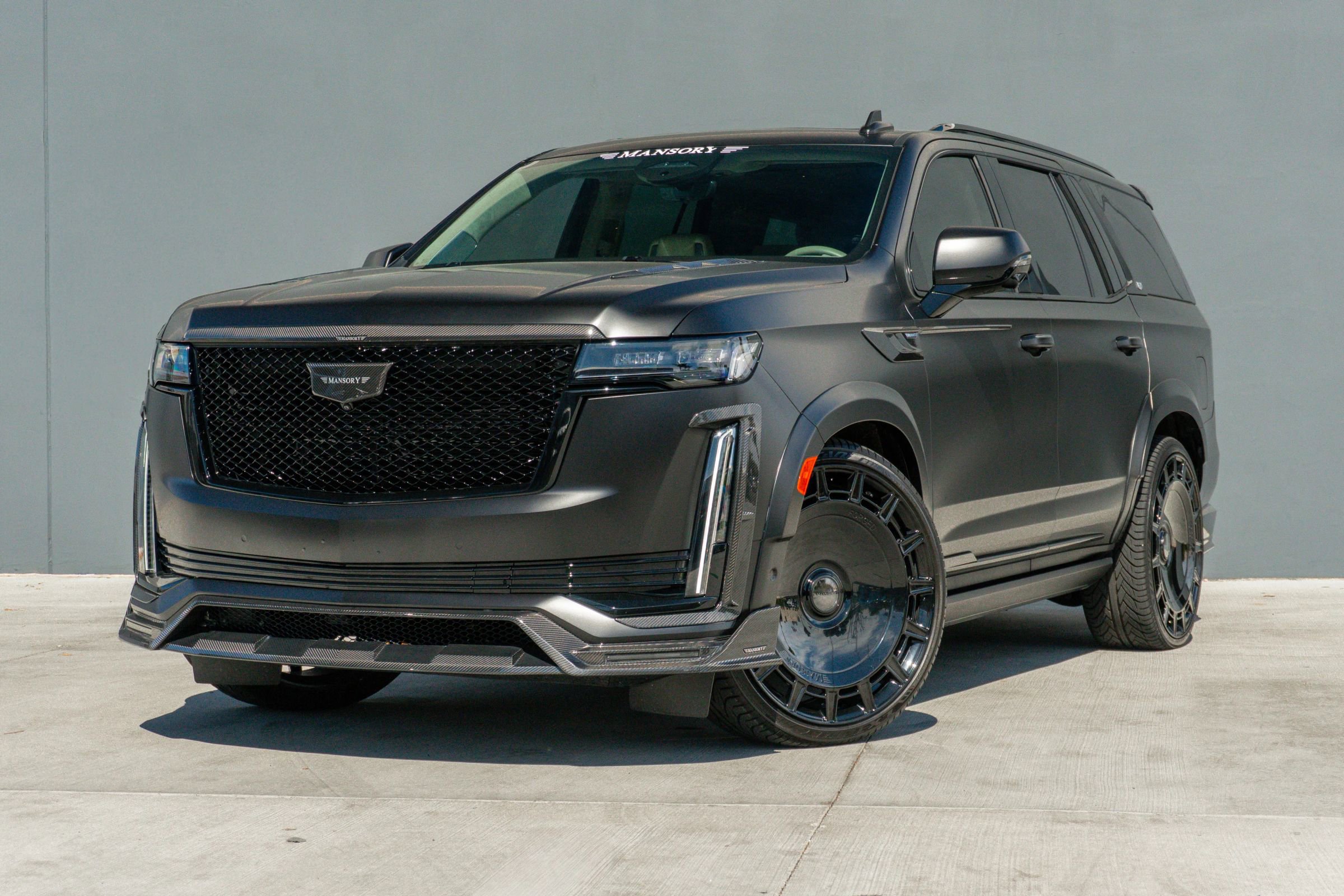 Used 2024 Cadillac Escalade Sport Platinum w/ LPO, ONYX Package image 3