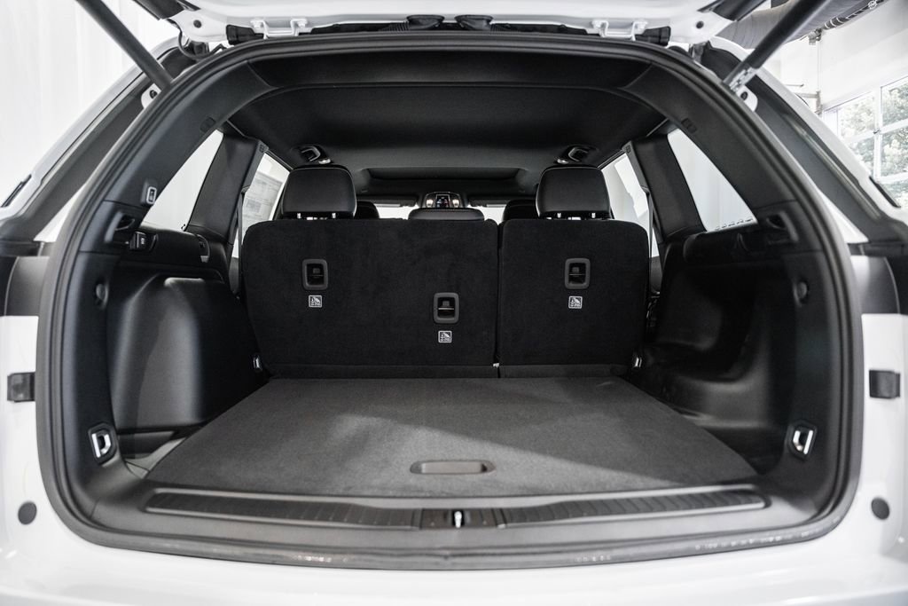 New 2025 Jeep Grand Cherokee Altitude image 9