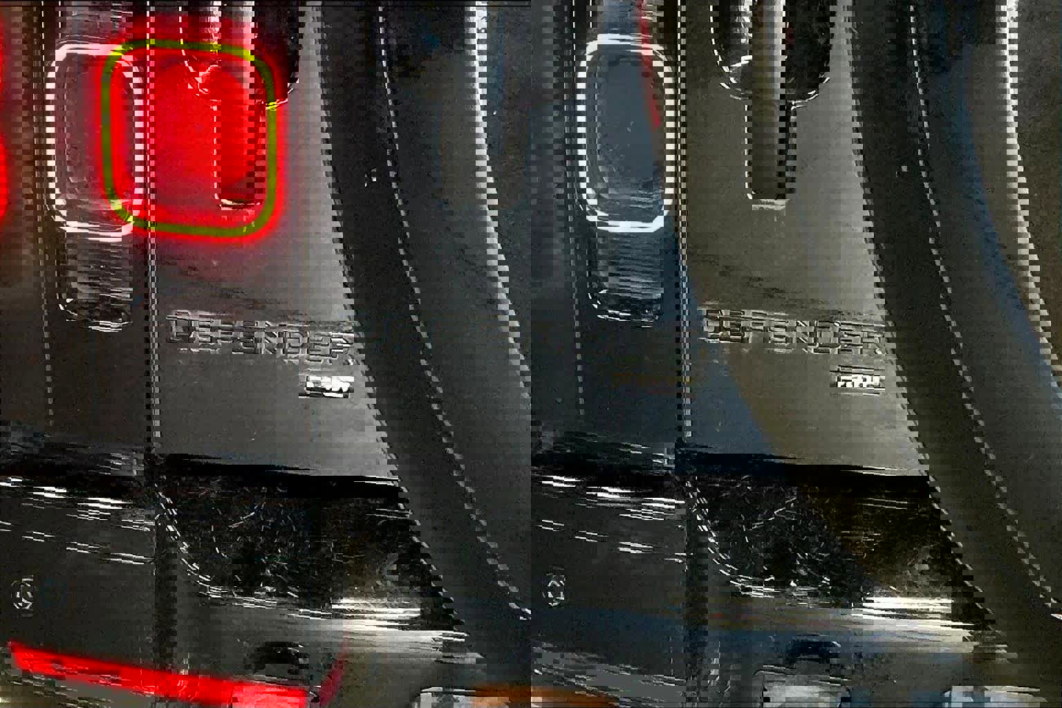 Used 2023 Land Rover Defender 130 X-Dynamic SE image 11