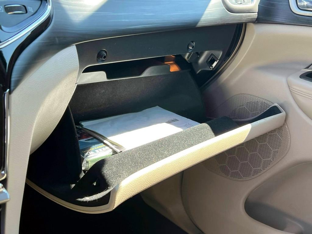 Certified 2022 Jeep Grand Cherokee Laredo E image 25