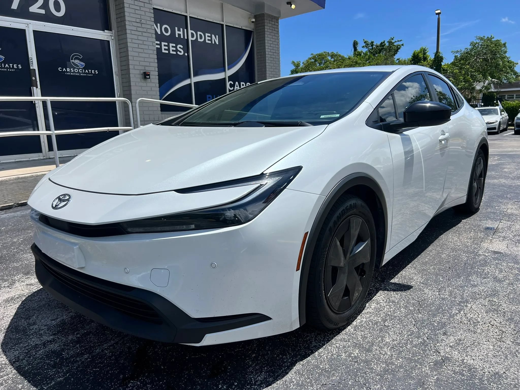 Used 2024 Toyota Prius LE FWD image 1