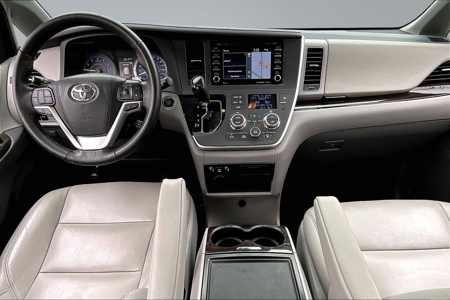 Used 2020 Toyota Sienna XLE w/ XLE Navigation Package image 14