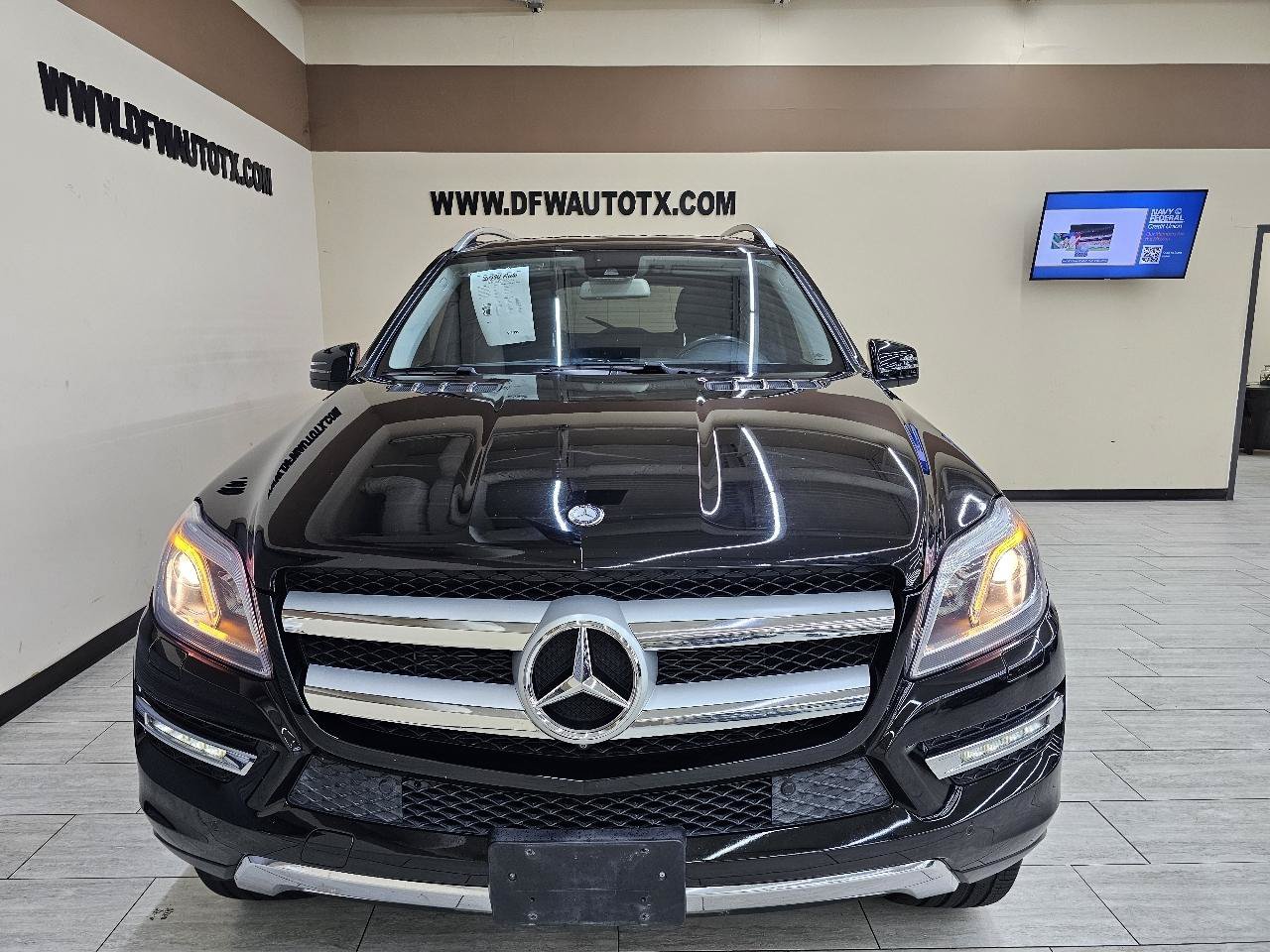 Used 2015 Mercedes-Benz GL 450 4MATIC w/ Appearance Package image 3
