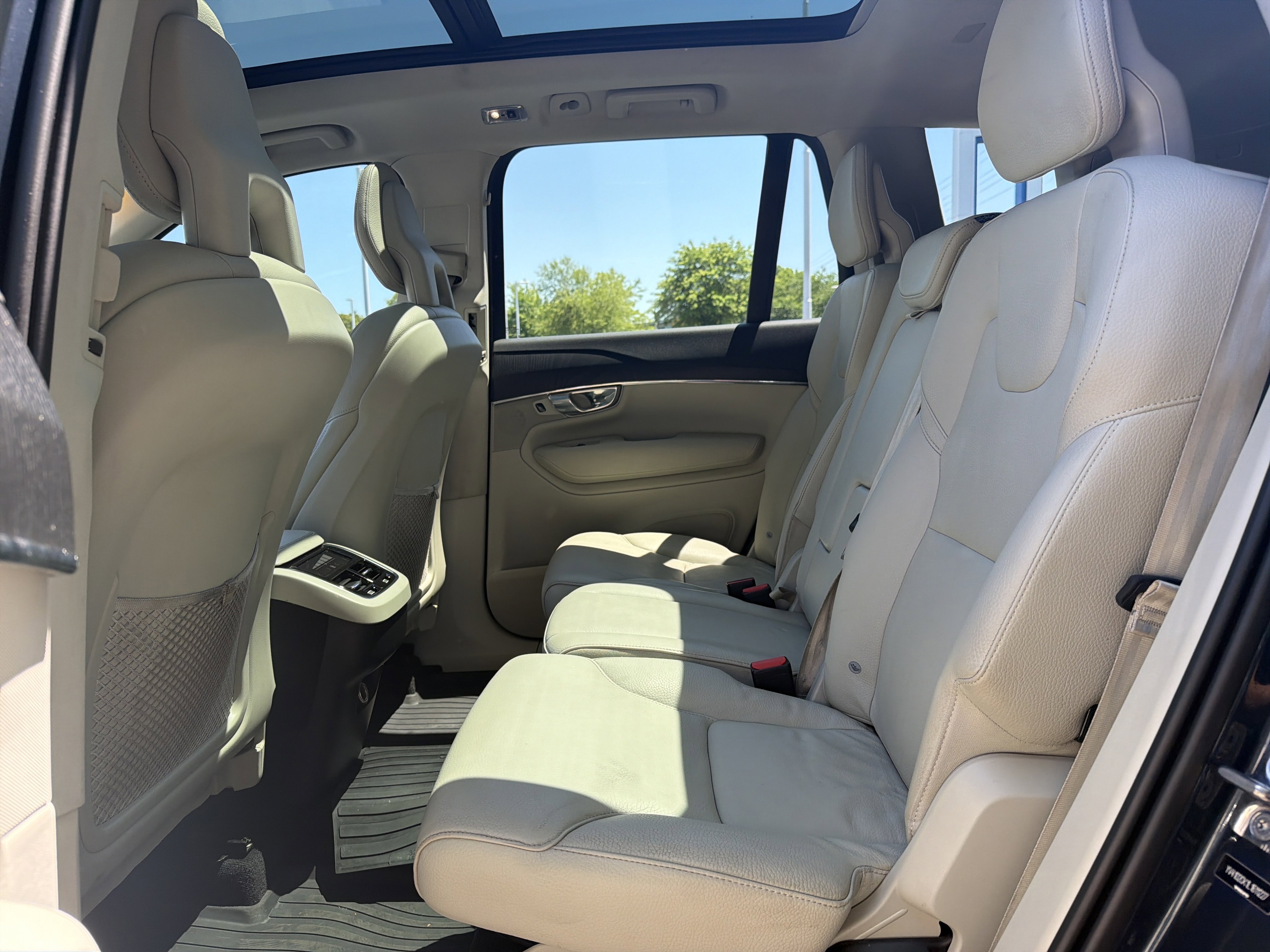 Used 2020 Volvo XC90 T5 Momentum w/ Protection Package Premier FWD image 31