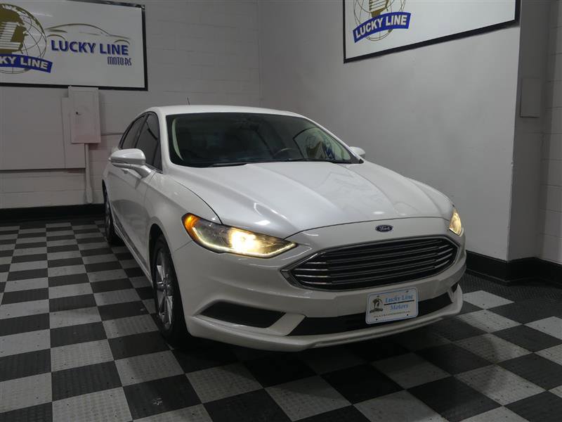 Used 2017 Ford Fusion SE w/ Fusion SE Technology Package image 5