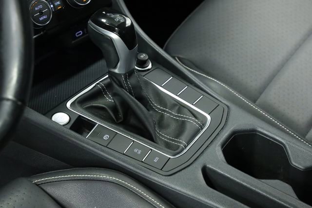 Certified 2022 Volkswagen Jetta SE image 25