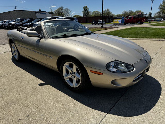 Used 2000 Jaguar XK8 Convertible image 3