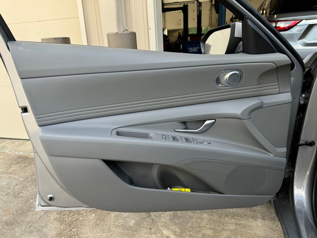 New 2025 Hyundai Elantra SEL image 22