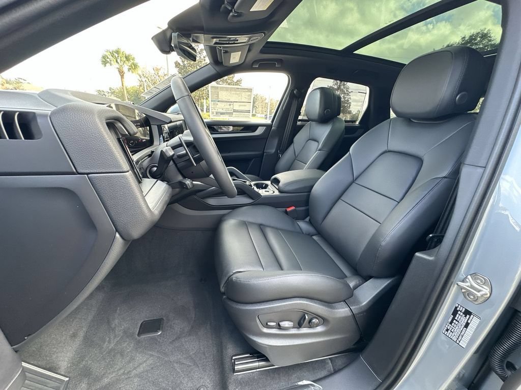 Certified 2026 Porsche Cayenne AWD/4WD image 5