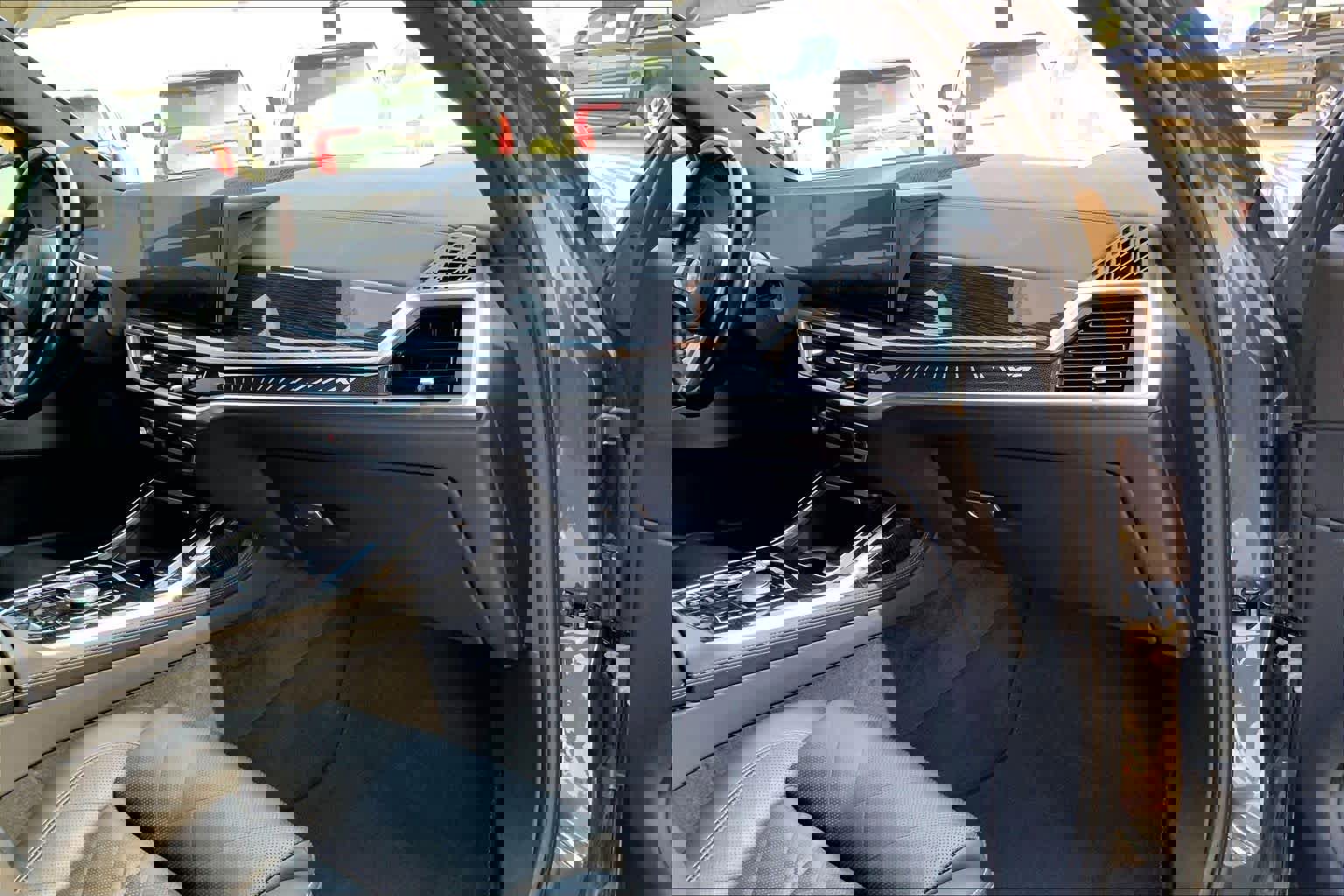 Used 2024 BMW X7 xDrive40i w/ M Sport Package image 18