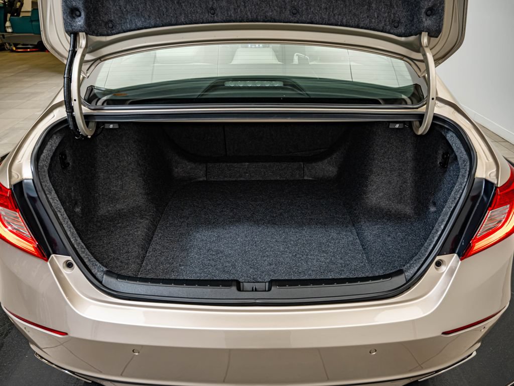 Used 2018 Honda Accord Touring image 37
