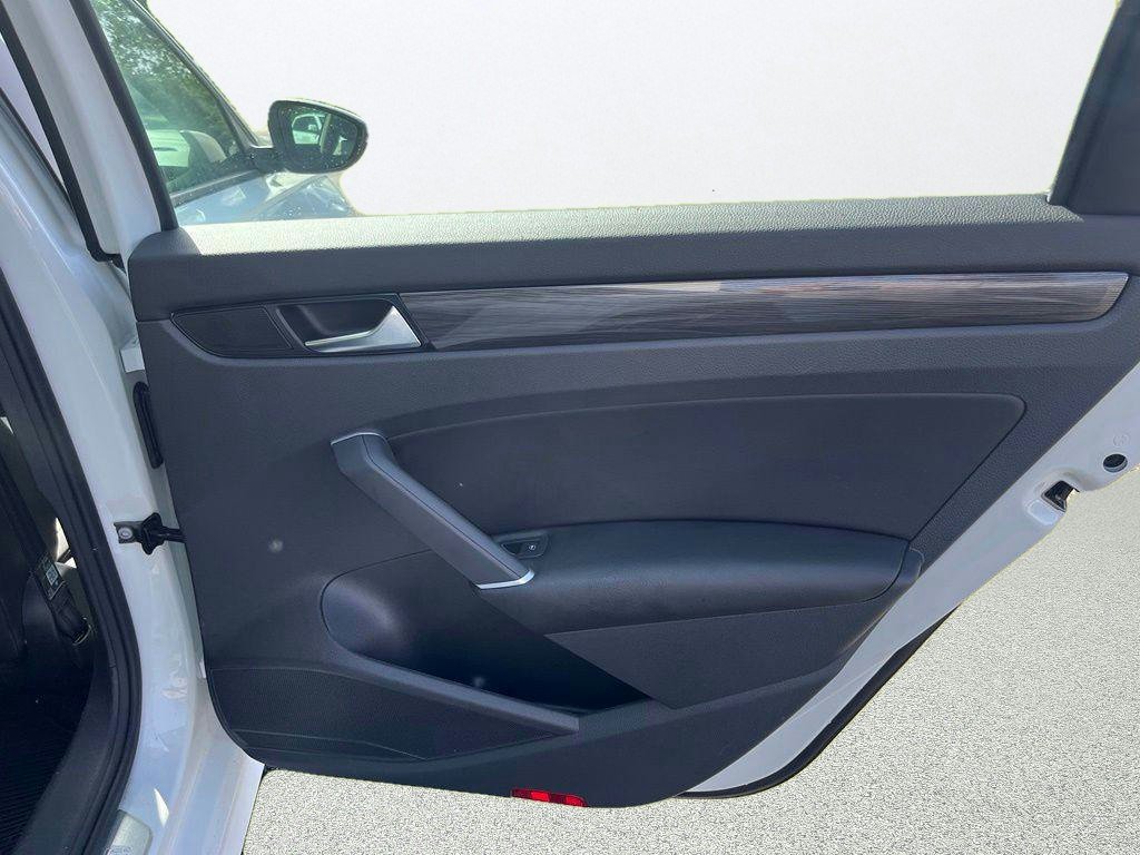Certified 2020 Volkswagen Passat 2.0T R-Line FWD image 27