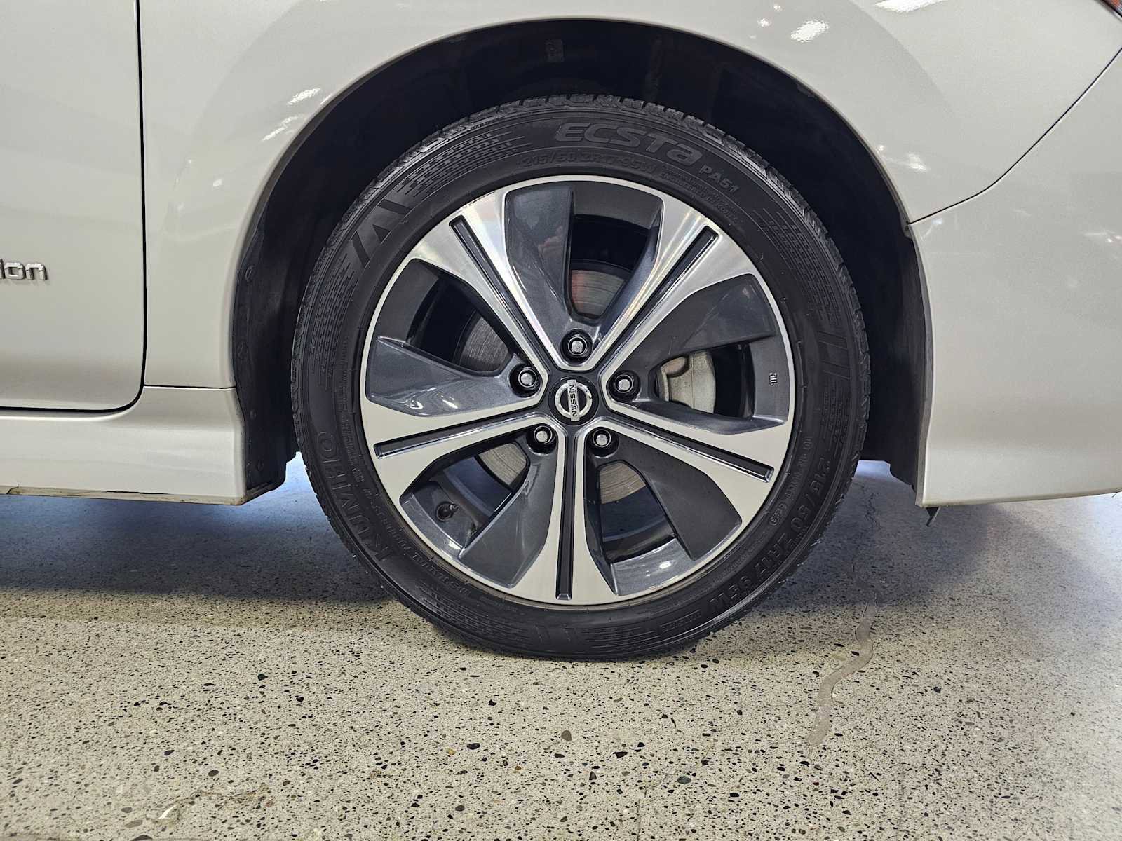 Used 2018 Nissan Leaf SV w/ SV Technology Package image 9