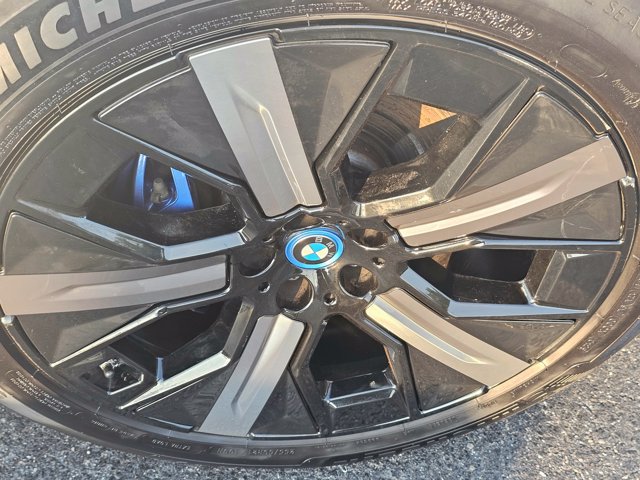Used 2023 BMW iX xDrive50 w/ Ultimate Package 2 AWD/4WD image 6