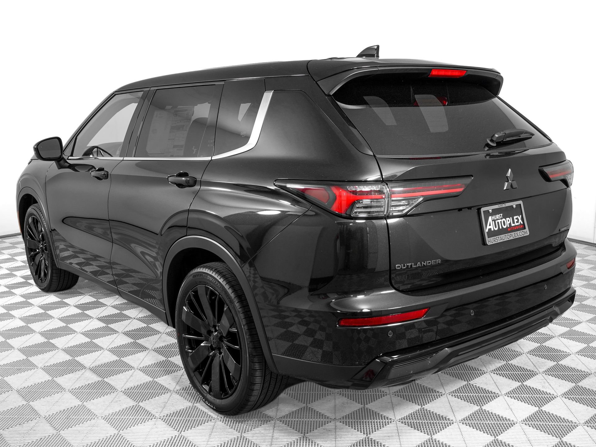 New 2026 Mitsubishi Outlander LE FWD image 8