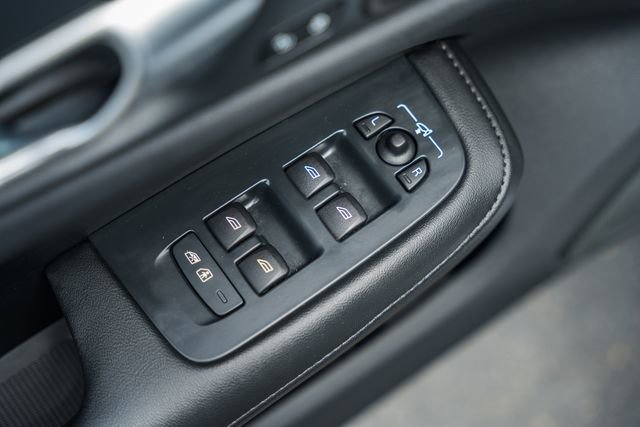 Used 2025 Volvo S60 B5 Plus image 38