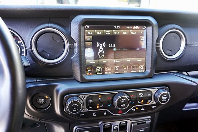 Used 2022 Jeep Wrangler Unlimited Rubicon w/ LED Lighting Group AWD/4WD image 28
