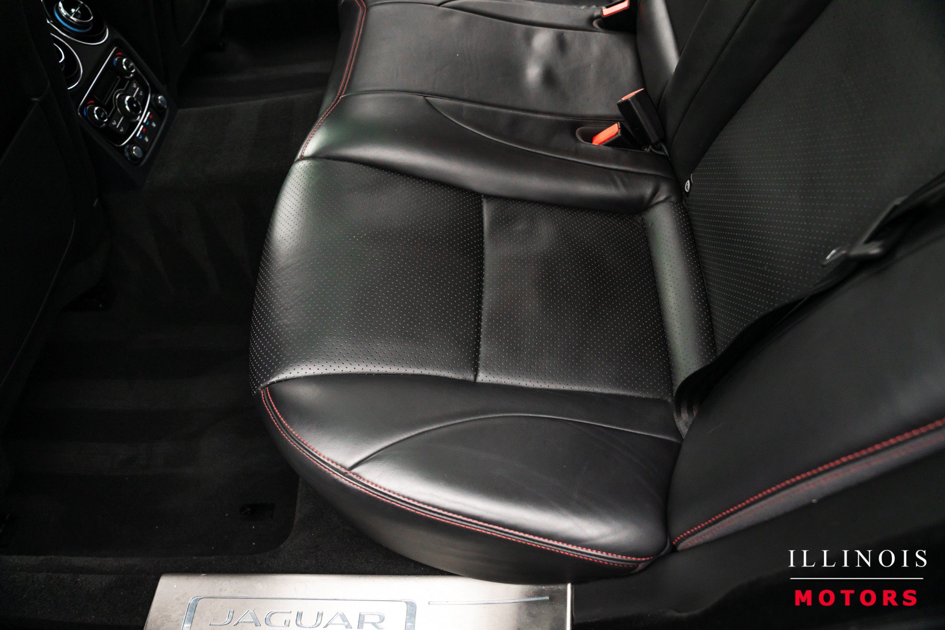 Used 2017 Jaguar XJ R RWD image 33