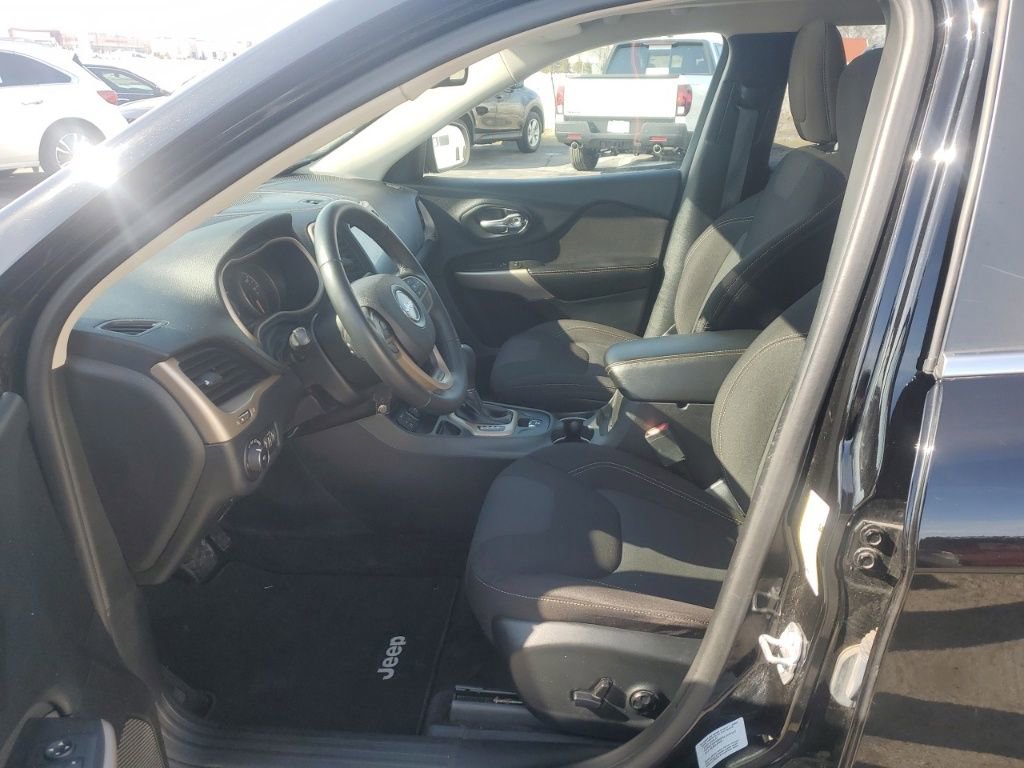 Used 2017 Jeep Cherokee Latitude w/ Comfort & Sound Group image 13