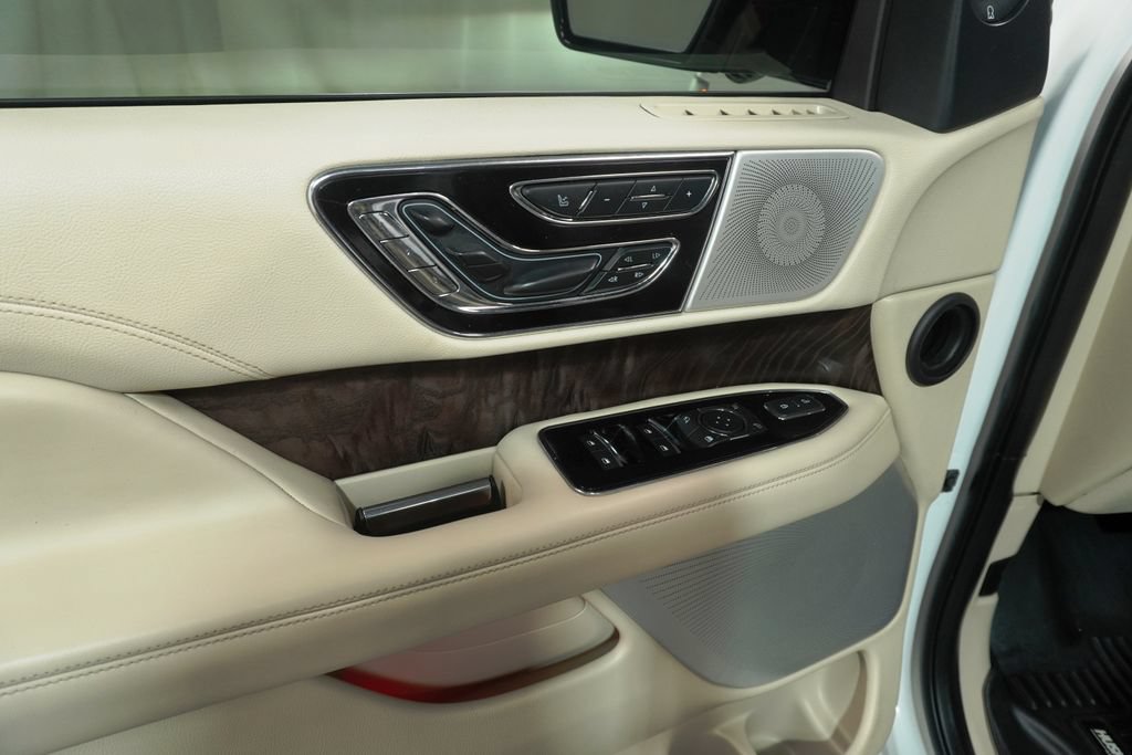 Used 2019 Lincoln Navigator L Reserve AWD/4WD image 15