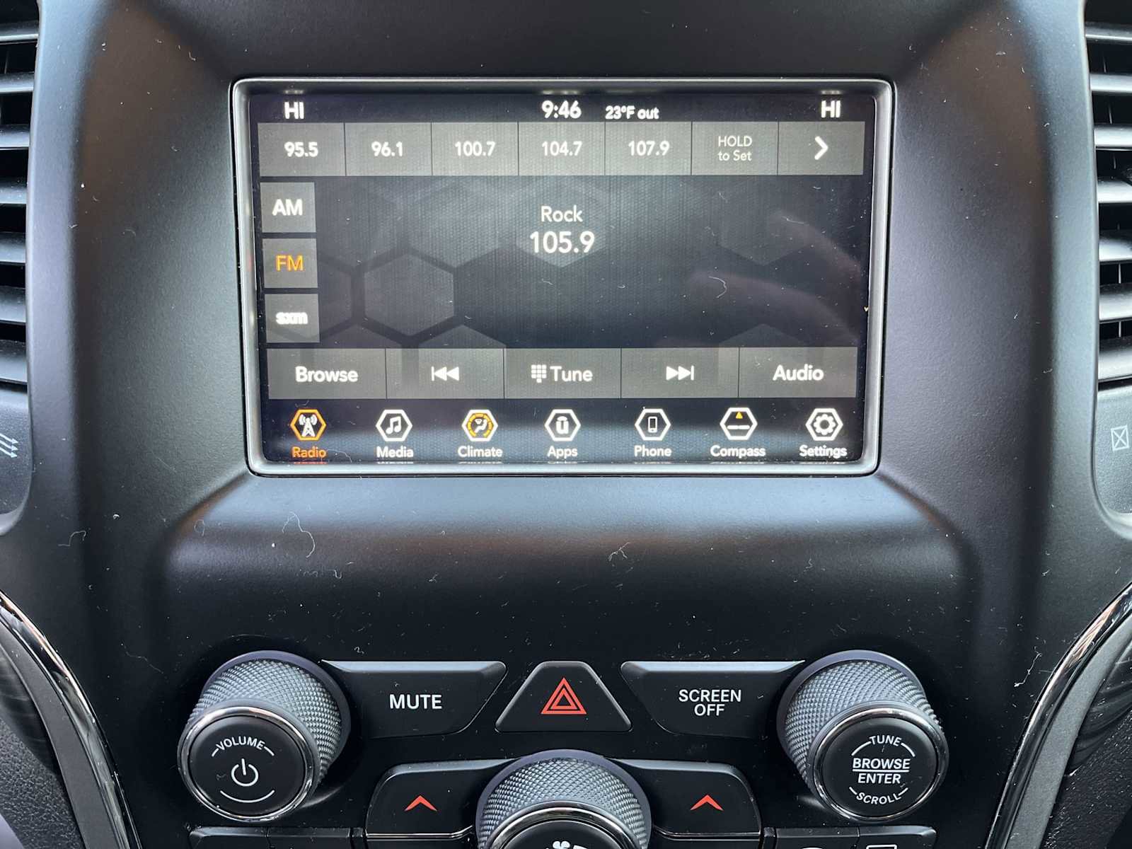 Used 2020 Jeep Grand Cherokee Laredo image 13