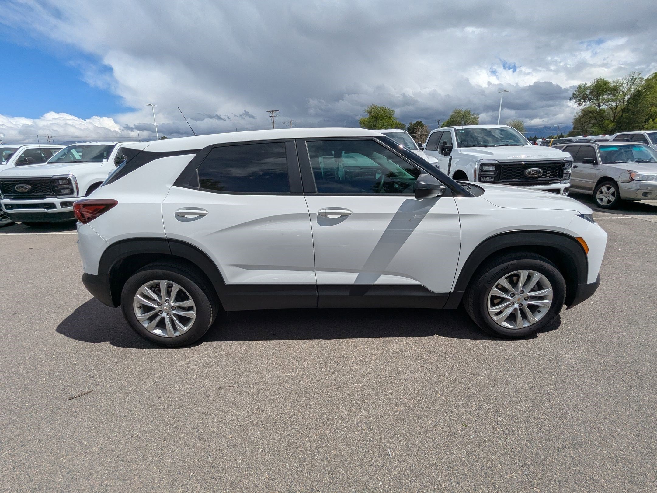 Used 2023 Chevrolet TrailBlazer LS FWD image 2