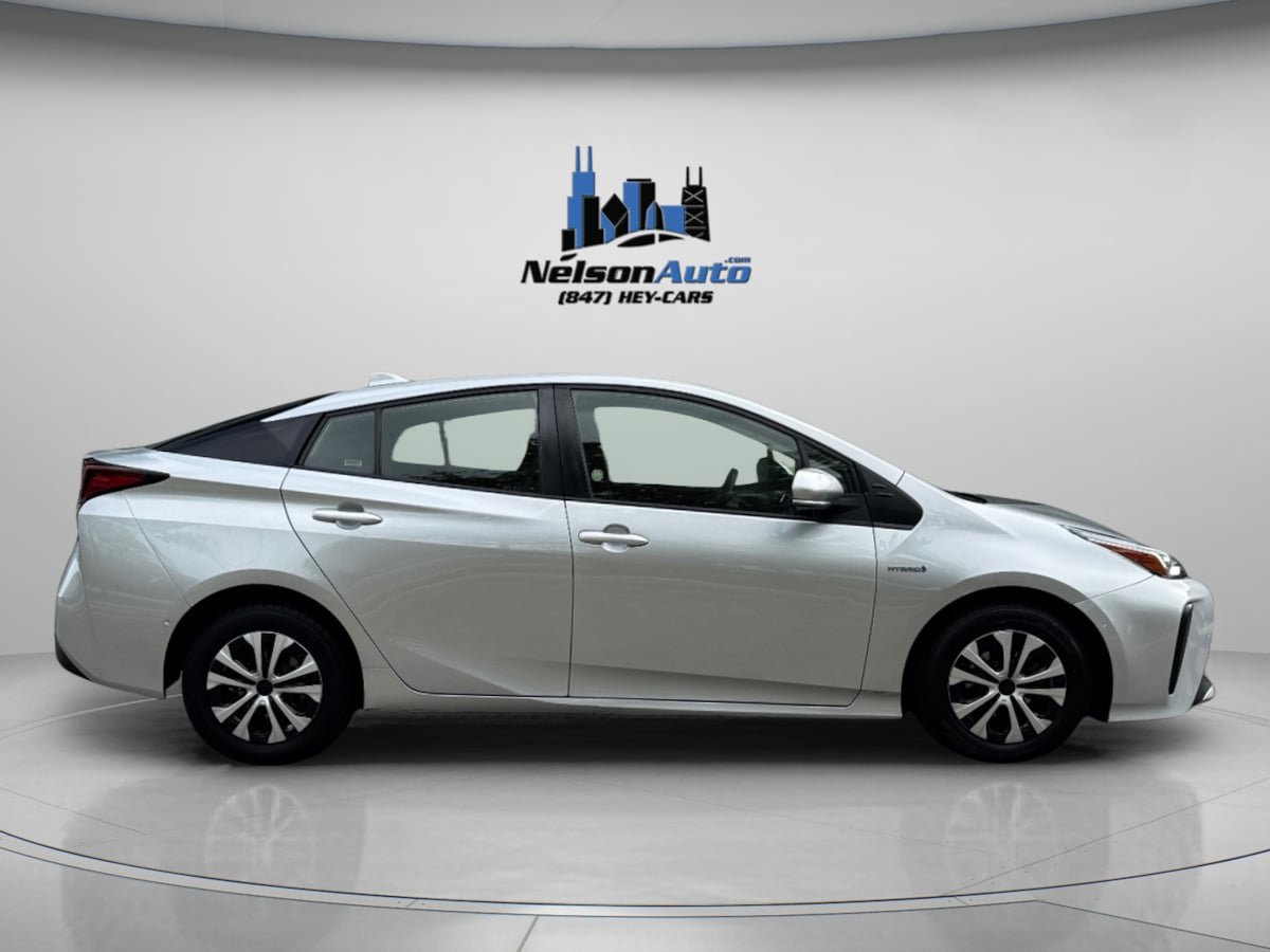 Used 2021 Toyota Prius LE FWD image 3