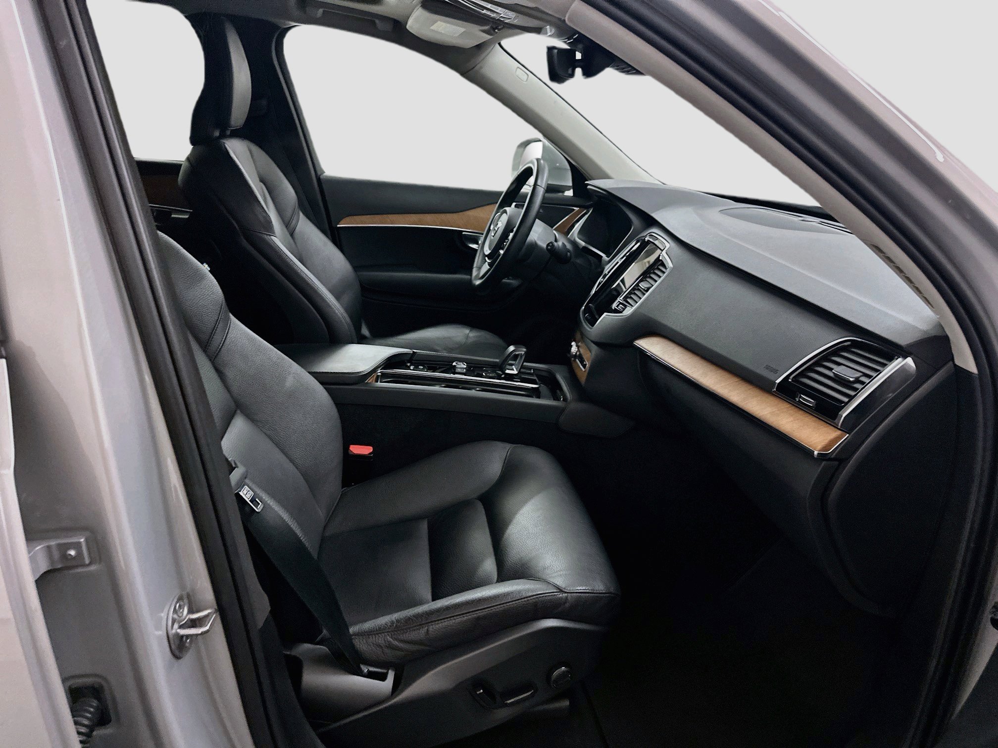 Used 2023 Volvo XC90 B5 Plus AWD/4WD image 35