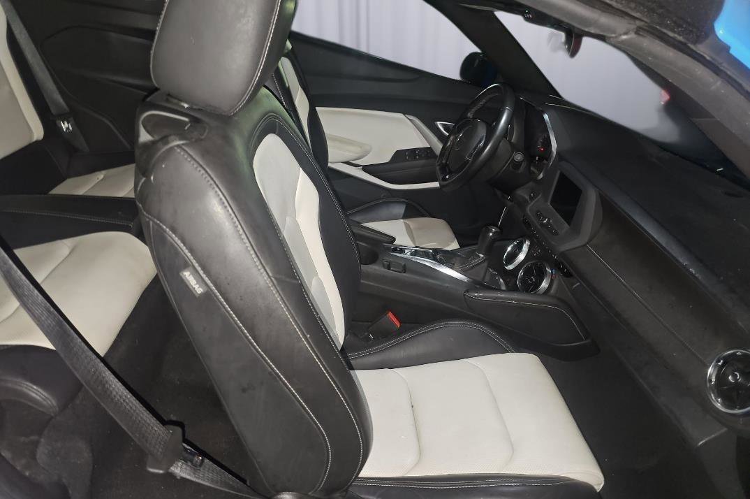 Used 2023 Chevrolet Camaro LT RWD image 5