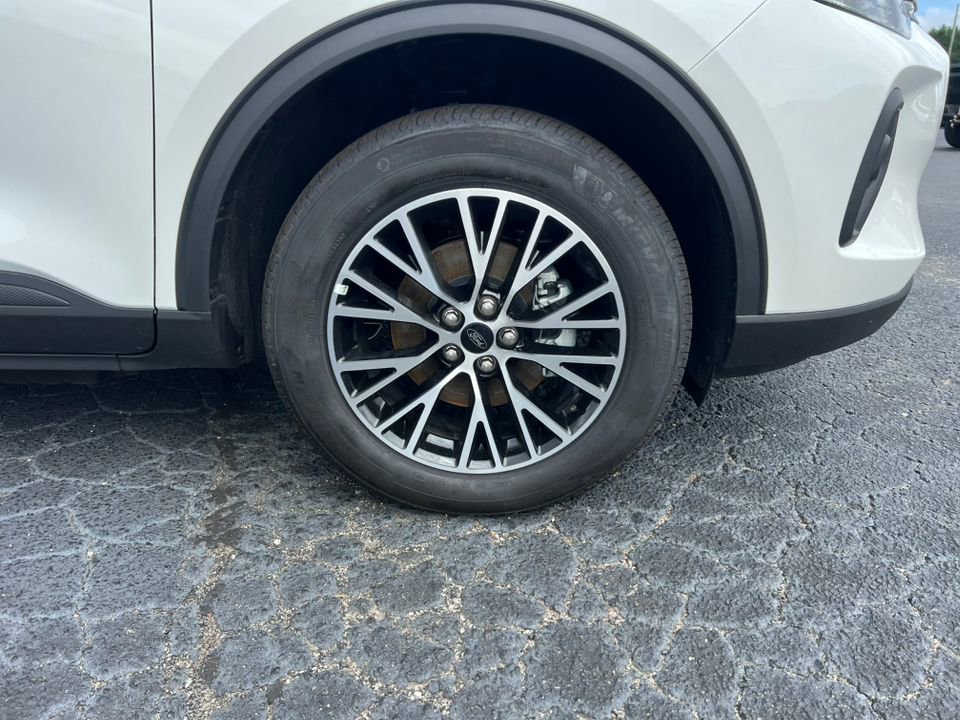 New 2025 Ford Escape SE w/ Class II Trailer Tow Package image 10