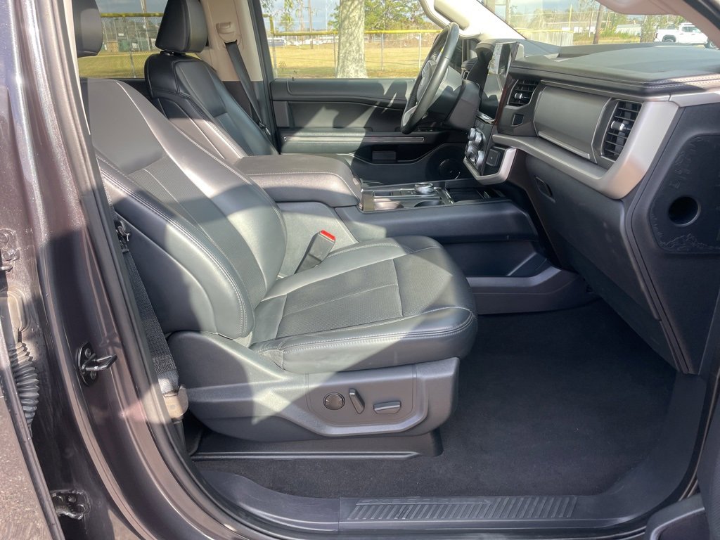 Used 2024 Ford Expedition Max XLT image 18
