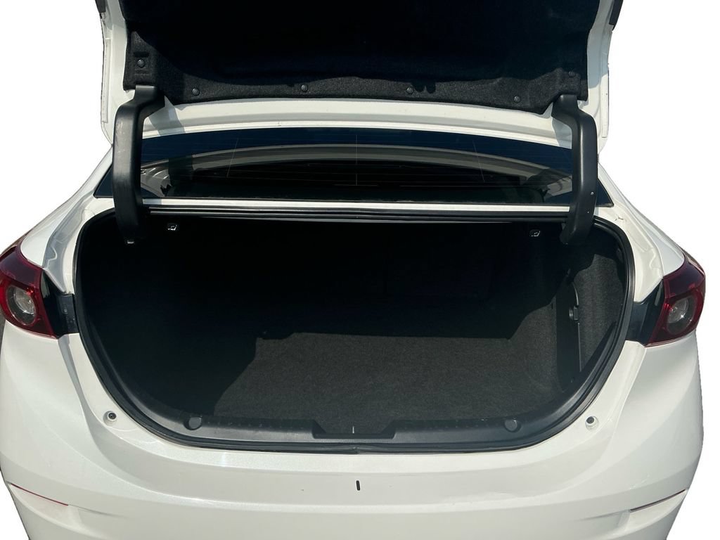 Used 2018 MAZDA MAZDA3 Touring FWD image 24